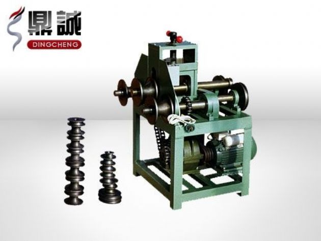 點擊查看詳細信息<br>標題：立式多功能滾動式彎管機 閱讀次數(shù)：4931